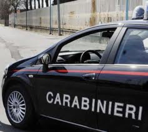 Parona: fugge alla vista dei carabinieri aveva con sé circa un grammo di cocaina