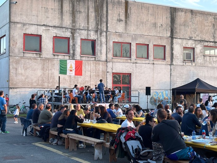Mede, grande successo per la 3° edizione di &quot;Na sira insema i pumpier&quot;