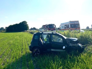 Garlasco: scontro auto-furgone sulla provinciale 185, ferite tre persone