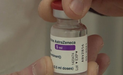 Il vaccino AstraZeneca cambia nome e diventa Vaxzevria Il vaccino AstraZeneca cambia nome e diventa Vaxzevria