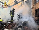 Mede: rogo divora porticato di una cascina in strada Castellaro