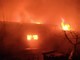 Cava Manara: capannone di un officina divorato dalle fiamme, Vigili del fuoco impegnati per 4 ore