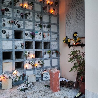 Gambarana: profanato il cimitero per rubare il rame, danneggiati alcuni ossari