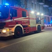 Novara, incendio nella notte: salvata una famiglia con quattro bambini