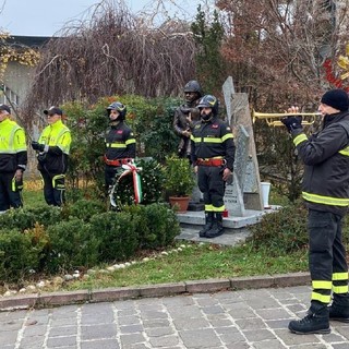 Pavia: i Vigili del fuoco celebrano la patrona Santa Barbara, posata una corona di alloro per onorare chi ha perso la vita in servizio