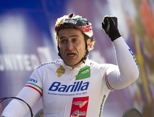 Gravissimo incidente per Alex Zanardi in handbike Gravissimo incidente per Alex Zanardi in handbike