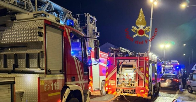 Corteolona: incendio in appartamento, evacuato tutto l'edificio