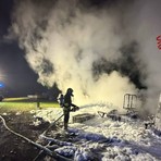 Ottobiano, rogo divora un camper nella notte: illesi tutti gli occupanti