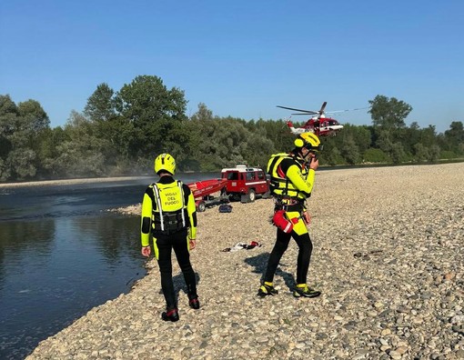 Candia: entra nel Sesia per fare il bagno, ragazzo 30enne muore annegato