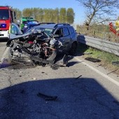 Trivolzio, frontale tra auto e un'autobus carico di bambini