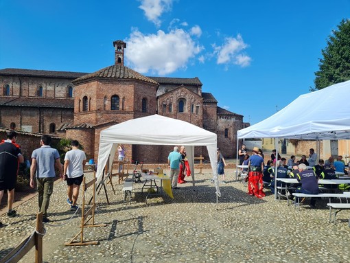 Lomello, grande successo per la camminata intorno alla basilica di Santa Maria Maggiore. Percorsi 2mila chilometri in 24 ore