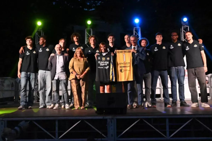 Basket serie A2, Il calore della gente scalda la festa al Castello: Vigevano 1955 lancia la nuova stagione Basket serie A2, Il calore della gente scalda la festa al Castello: Vigevano 1955 lancia la nuova stagione