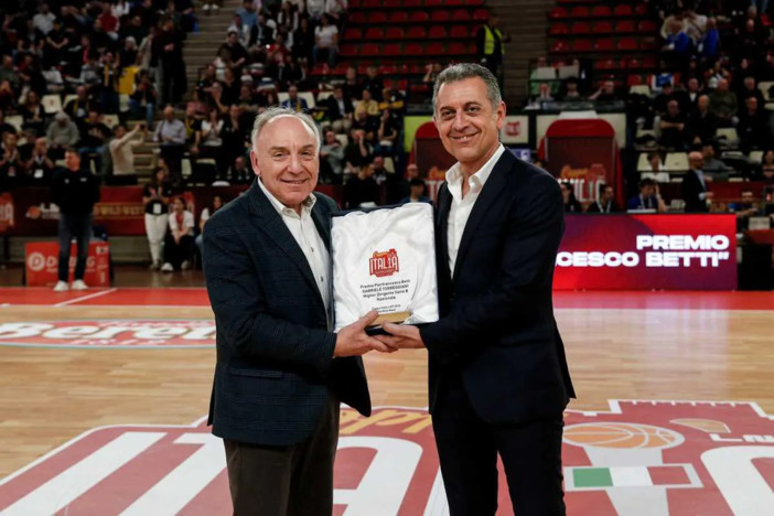 Basket serie B, il GM Torreggiani riceve a Rimini il premio “Pierfrancesco Betti” Basket serie B, il GM Torreggiani riceve a Rimini il premio “Pierfrancesco Betti”