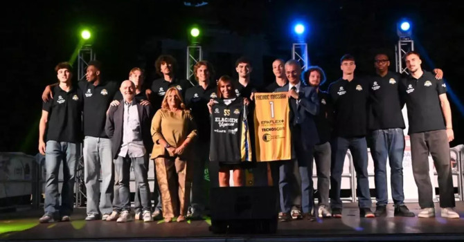 Basket serie A2, Il calore della gente scalda la festa al Castello: Vigevano 1955 lancia la nuova stagione Basket serie A2, Il calore della gente scalda la festa al Castello: Vigevano 1955 lancia la nuova stagione