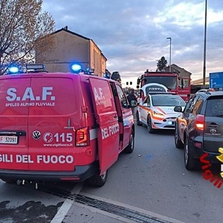 Casteggio, cade con l'auto nel torrente Coppa. Conducente soccorso dai Vigili del fuoco