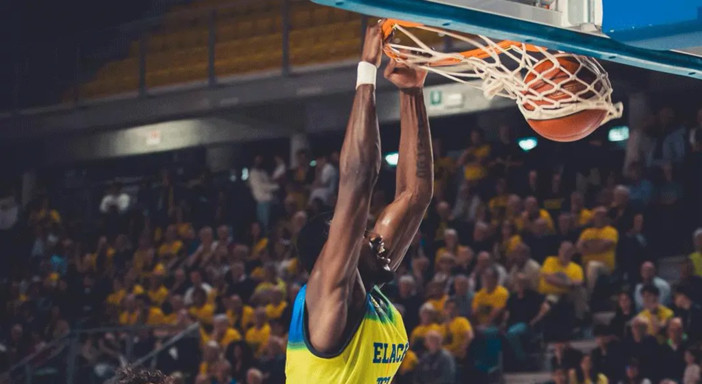 Basket serie B, ancora pochi biglietti disponibili per gara-1 di stasera