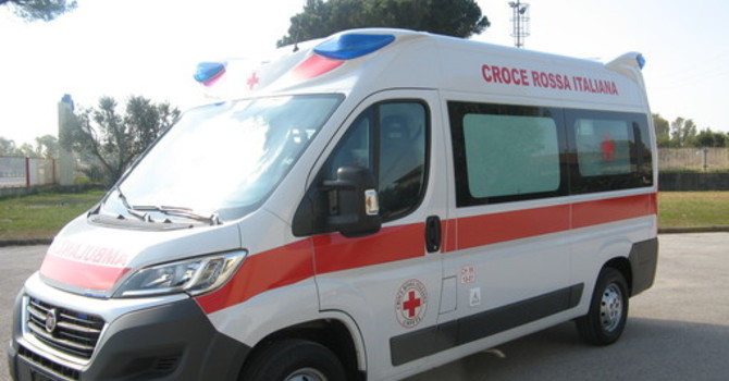 Vigevano: scontro auto-scooter sulla rotatoria della provinciale 494, 61enne trasportato al San Matteo