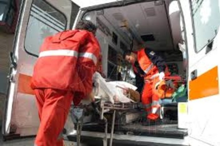 Mortara, scontro fra furgoncino e auto in corso Torino, feriti due anziani