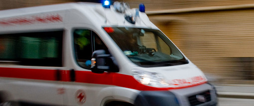 Tromello: si ribalta con l'auto in strada per San Giorgio, ferito un 22enne