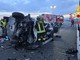 FOTO. Pauroso incidente sull'autostrada A9: incastrati nelle lamiere una donna incinta e il figlio di un anno