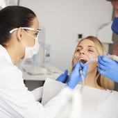 Pulizia denti professionale: come funziona davvero e perché è importante