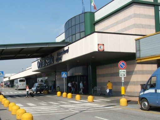 Muore risucchiato dal motore di un aereo in partenza all'aeroporto di Orio, voli dirottati su Malpensa