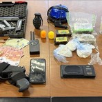 Pavia, la Polizia di Stato arresta un 58enne per detenzione ai fini di spaccio di sostanza stupefacente. In casa anche repliche di armi