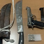 Vigevano: aggredisce la moglie poi si barrica in camera armato di machete e pistola, arrestato un 61enne