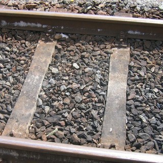 Magenta, tragedia sui binari: travolto dal treno all’altezza di Pontenuovo