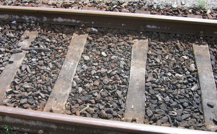 Magenta, tragedia sui binari: travolto dal treno all’altezza di Pontenuovo Magenta, tragedia sui binari: travolto dal treno all’altezza di Pontenuovo