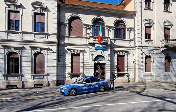 Viola il divieto di avvicinamento e chiede alla moglie un rapporto sessuale e al suo rifiuto l'aggredisce: pregiudicato 45enne arrestato dai carabinieri di Busto Viola il divieto di avvicinamento e chiede alla moglie un rapporto sessuale e al suo rifiuto l'aggredisce: pregiudicato 45enne arrestato dai carabinieri di Busto