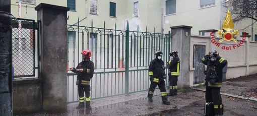 Pavia: perdita di azoto liquido in un cortile, sul posto i Vigili del fuoco Pavia: perdita di azoto liquido in un cortile, sul posto i Vigili del fuoco