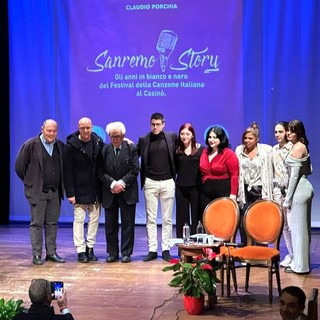 Garlasco: grandi applausi e sold out per Bruno Gambarotta e Claudio Porchia, che hanno inaugurato la stagione invernale del Teatro Martinetti