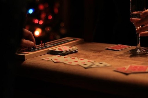 Passione giochi di carte: quali differenze tra Sette e mezzo e Blackjack?
