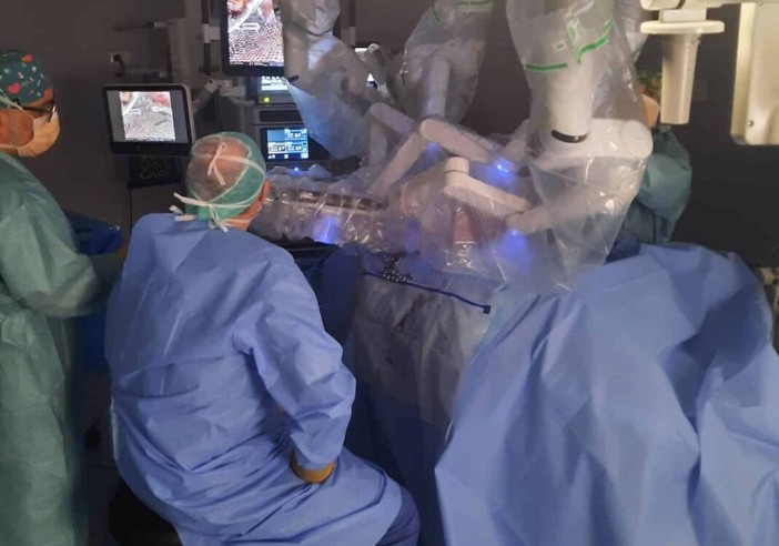 Chirurgia robotica avanzata: un nuovo traguardo per l’ospedale di Magenta nella gestione dell’addome complesso