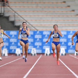 Chiara Melon la terza da sinistra mentre vince la finale dei 100metri