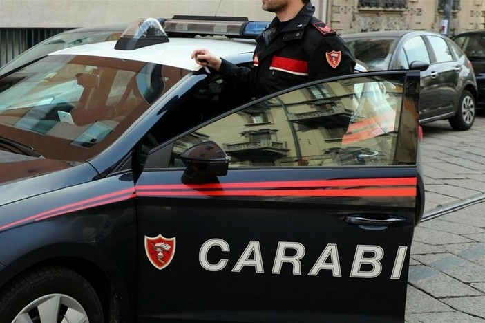 Pavia, sicurezza a Pavia: blitz dei Carabinieri in centro e nelle zone periferiche. Due segnalazioni per droga una denuncia per porto abusivo di oggetti atti ad offendere Pavia, sicurezza a Pavia: blitz dei Carabinieri in centro e nelle zone periferiche. Due segnalazioni per droga una denuncia per porto abusivo di oggetti atti ad offendere
