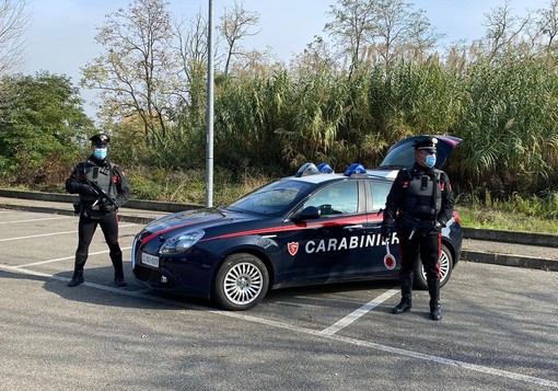 Pavese: fugge nei campi all'alt dei carabinieri, inseguito e preso un 30enne gravato da un ordine di espulsione
