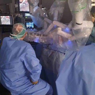 Chirurgia robotica avanzata: un nuovo traguardo per l’ospedale di Magenta nella gestione dell’addome complesso