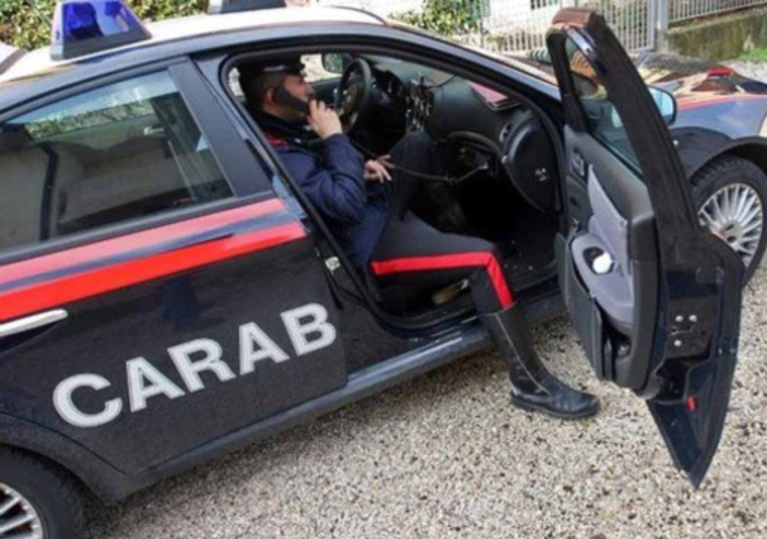 Mortara: aggredisce e minaccia l'ex fidanzato della compagna con un martello Mortara: aggredisce e minaccia l'ex fidanzato della compagna con un martello