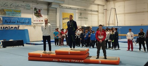Ginnastica: Davide Saini (Costanza Massucchi Mortara) conquista il secondo posto nel corpo libero Ginnastica: Davide Saini (Costanza Massucchi Mortara) conquista il secondo posto nel corpo libero