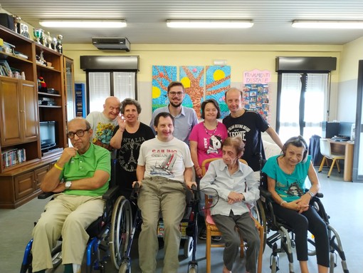 Vigevano, raccolta fondi da record su Facebook. Donati 1000 euro ai ragazzi disabili della comunità Annina