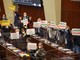 Lombardia, bagarre in consiglio regionale: espulsi cinque consiglieri dell'opposizione Lombardia, bagarre in consiglio regionale: espulsi cinque consiglieri dell'opposizione