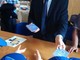 - FOTONOTIZIA - Vigevano: Il sindaco Sala consegna le &quot;patenti&quot; di guida alle scuole primarie della città