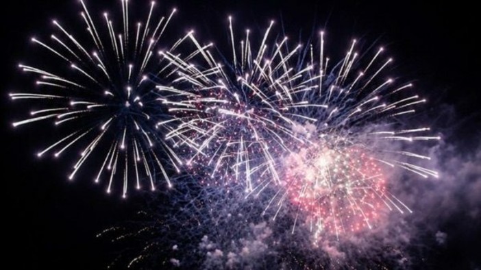 Abbiategrasso: 30enne denunciato per accensione di fuochi d’artificio Abbiategrasso: 30enne denunciato per accensione di fuochi d’artificio