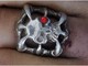 FOTO. Dai tatuaggi e da un anello si cerca di dare un nome al cadavere rinvenuto sabato sulla superstrada di Malpensa FOTO. Dai tatuaggi e da un anello si cerca di dare un nome al cadavere rinvenuto sabato sulla superstrada di Malpensa