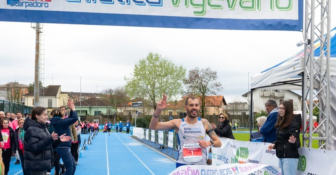 Giulia Sommi e Andrea Soffientini firmano la 19^ Scarpadoro di Vigevano Giulia Sommi e Andrea Soffientini firmano la 19^ Scarpadoro di Vigevano