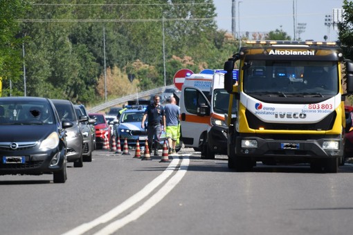 Pavia, scontro tra moto sulla tangenziale nord: uomo e donna gravemente feriti