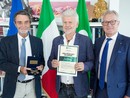 Ron premiato da Regione Lombardia con la Rosa Camuna. "Autore di brani indimenticabili che sono poesia e musica” Ron premiato da Regione Lombardia con la Rosa Camuna. "Autore di brani indimenticabili che sono poesia e musica”