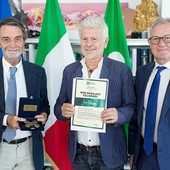 Ron premiato da Regione Lombardia con la Rosa Camuna. &quot;Autore di brani indimenticabili che sono poesia e musica”